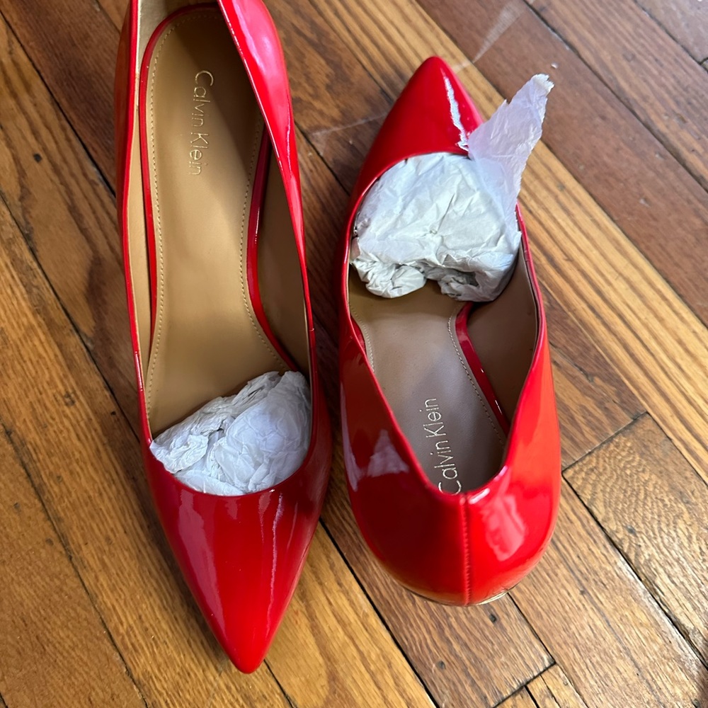 Red Heels - Picture 4 of 6